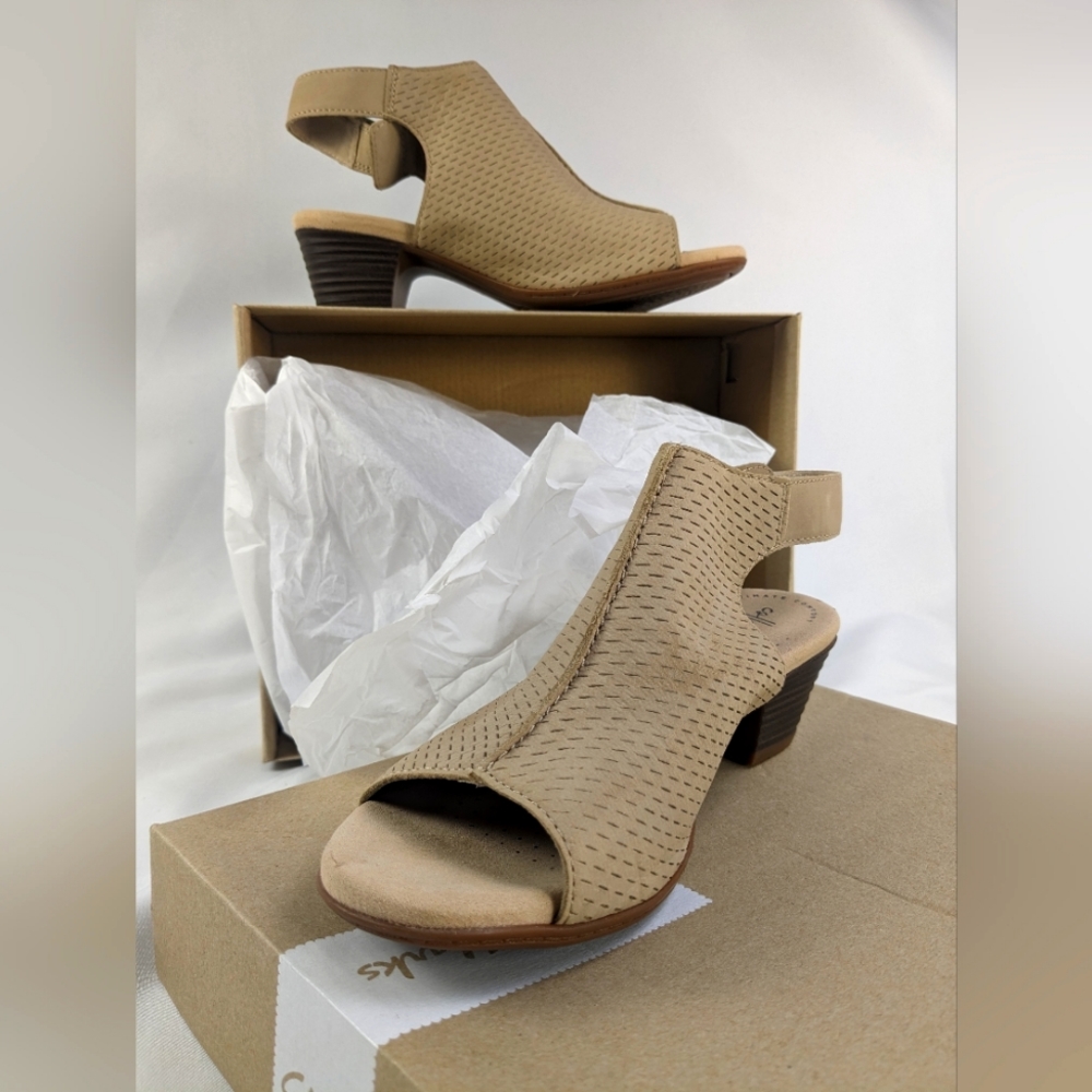 Clarks Collection Leather Heeled Sandals Valarie James - Never Worn - Sand - 7.5